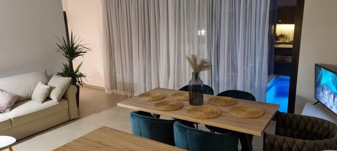 Apartments Terra Sun With Private Pool Or Jacuzzi Нивице Экстерьер фото