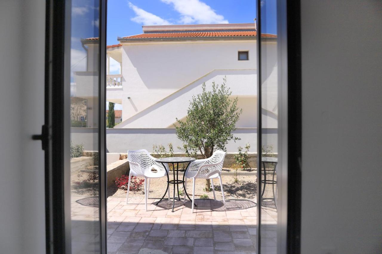Apartments Terra Sun With Private Pool Or Jacuzzi Нивице Экстерьер фото